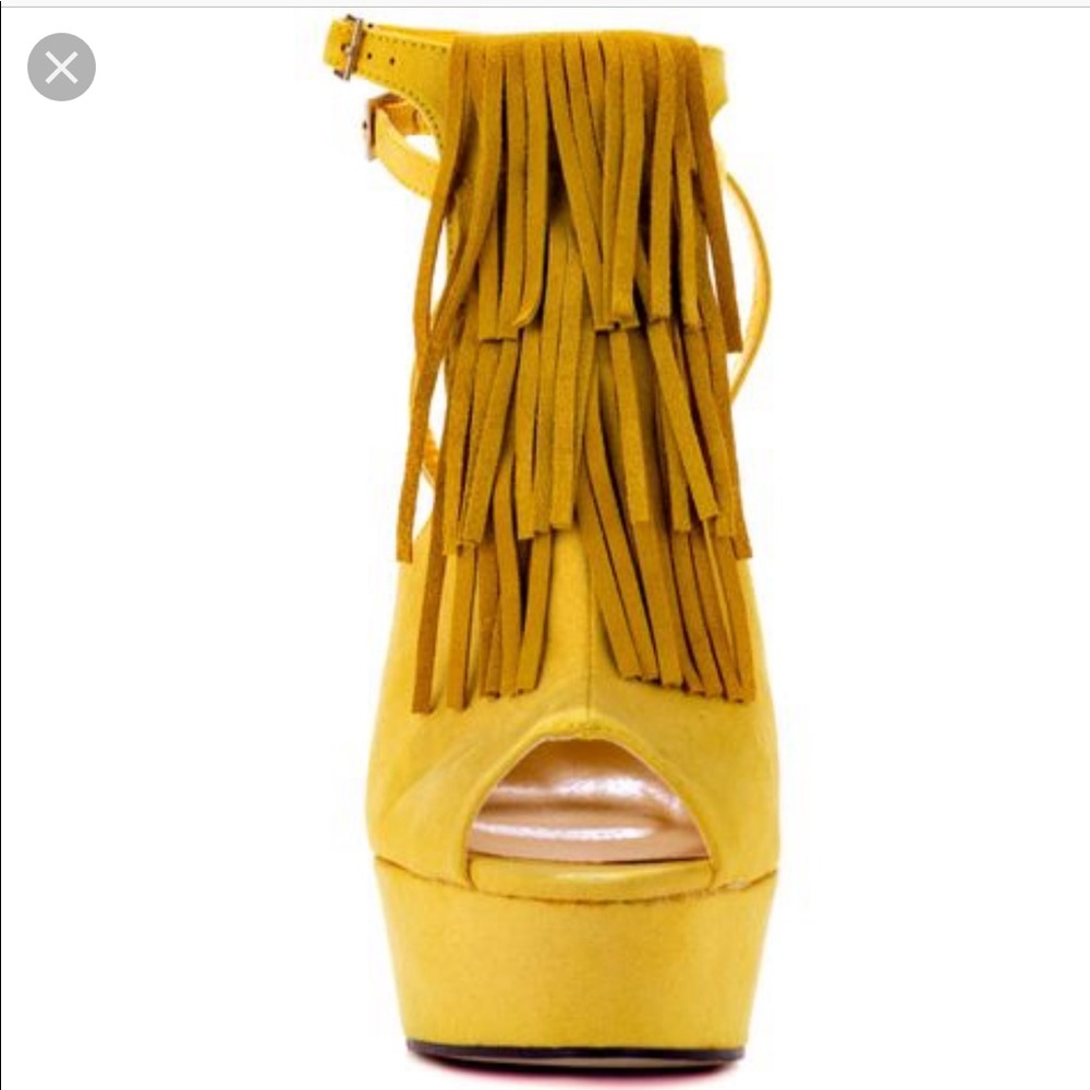 🎈Luichiny🎈Yellow Look Ahead Heels size 8
